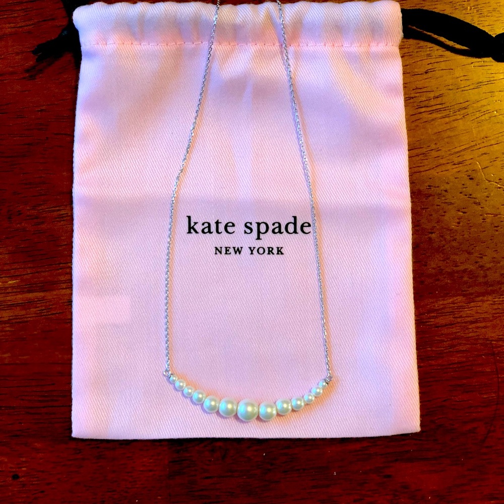Beautiful Kate Spade statement necklace. Item has never been worn!